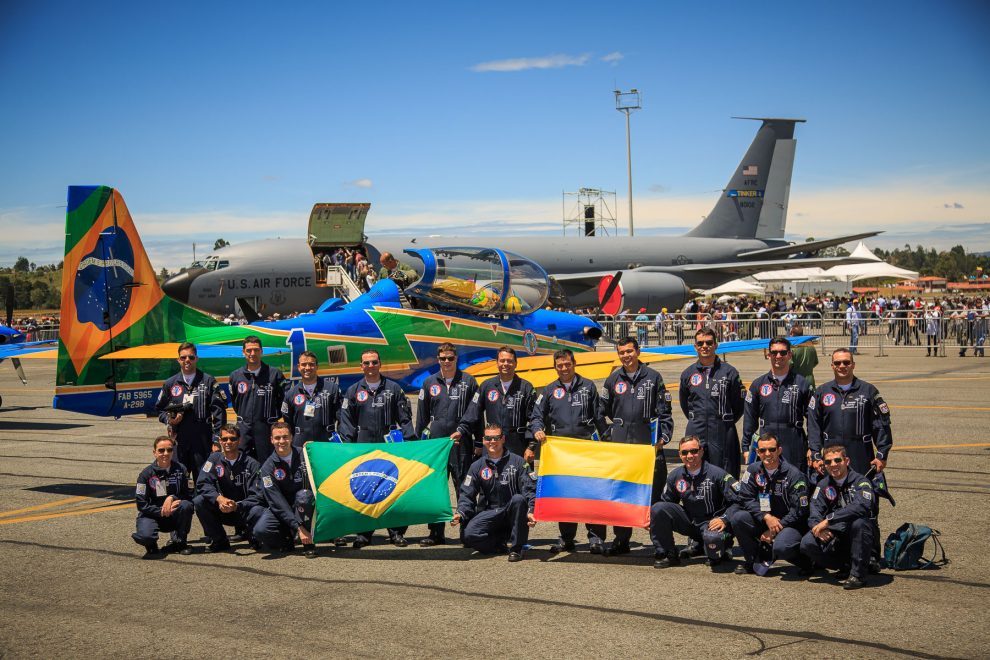 Aviões brasileiros da Força Aérea da Colômbia colidem; veja vídeo