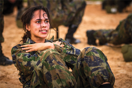 Avan a no Senado proposta de Servi o Militar para mulheres