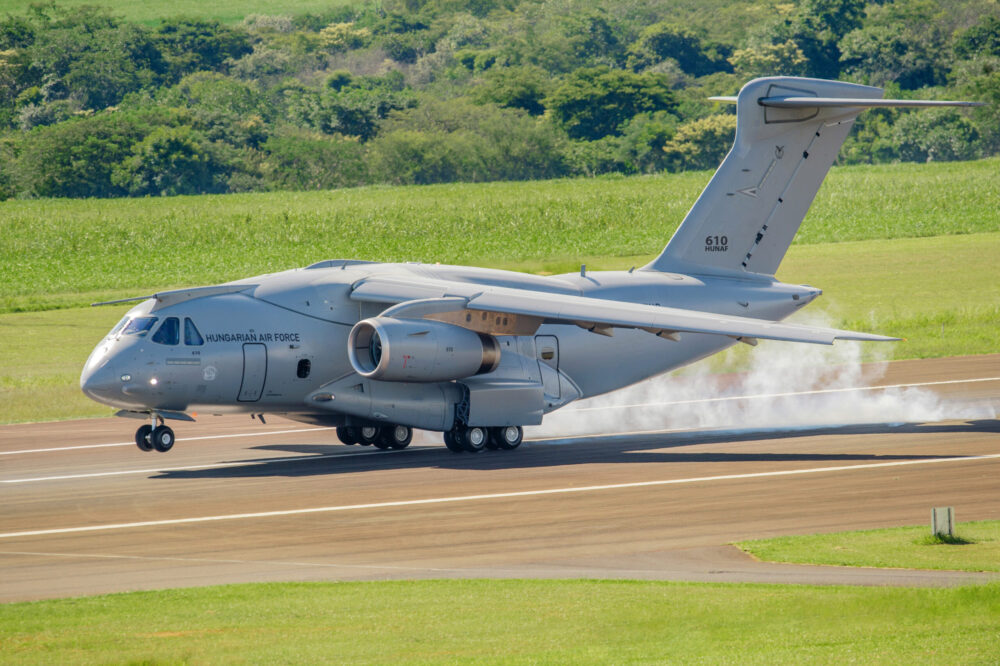 Embraer negocia 1ª linha do avião KC-390 fora do Brasil - 04/03/2024 -  Mercado - Folha